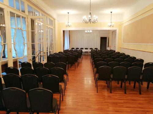 Diszterem 10