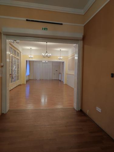 Diszterem 21